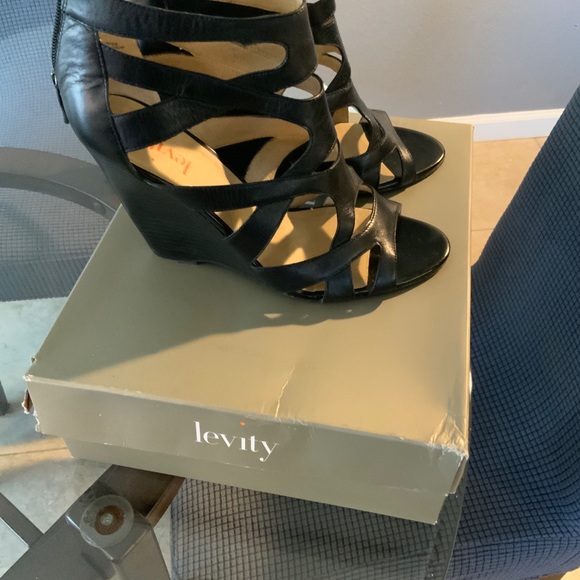 Black leather wedge shoes by Levity size 9.5 - Picture 3 of 3